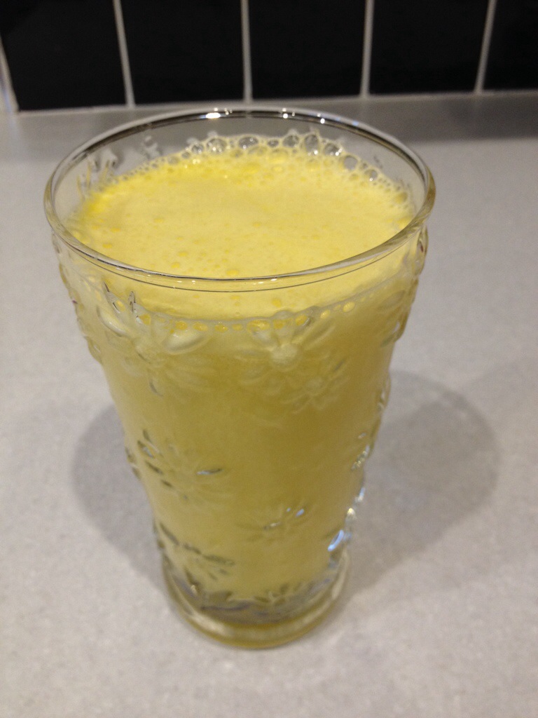 Pineapple, brocoli and ginger juice 3/4 Pineapple, 3cm brocoli stalk, 2cm ginger, ice Just for me, this one