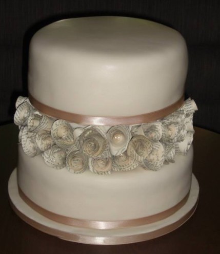 A carrot cake top layer, a dummy centre layer and a zingy lemon bottom layer.