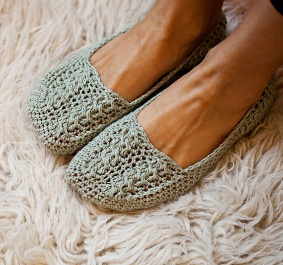 Ladies Cable Slippers by monpetitviolon