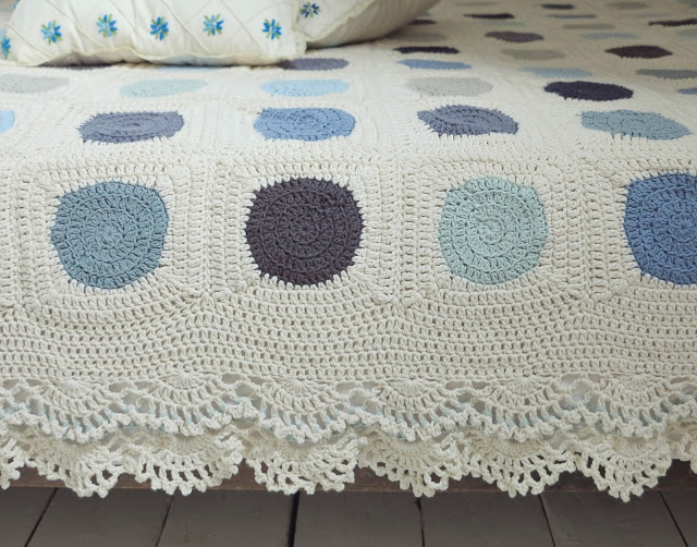 Dainty Dots Blanket
